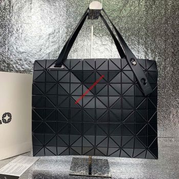 Bags, The official ISSEY MIYAKE ONLINE STORE